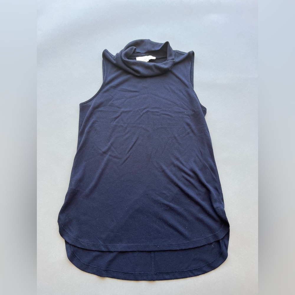 Loft sleeve less turtle neck shirt size S